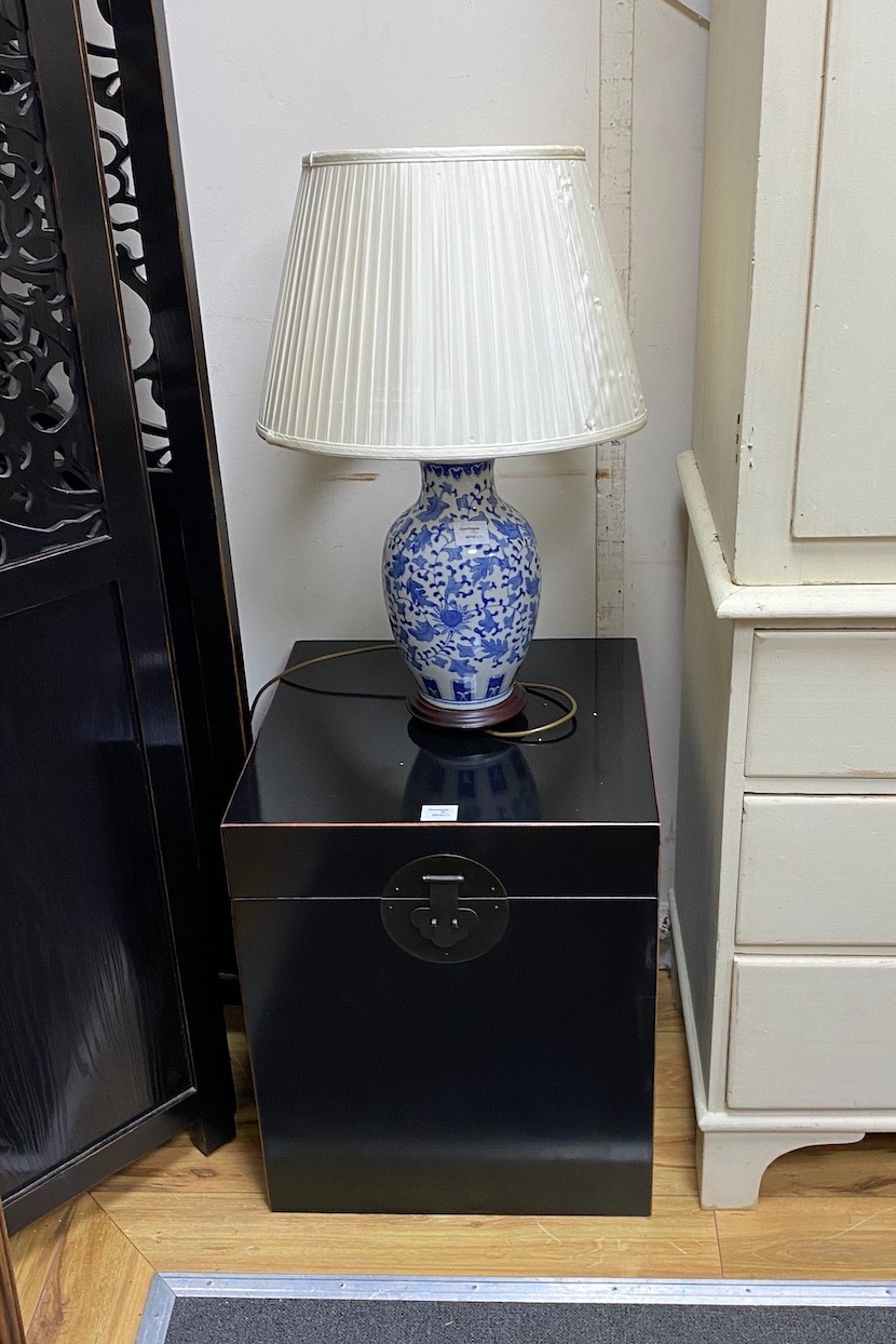A pair modern Chinese lacquer box chests together with a pair of blue and white table lamps, lamps height 70cm
